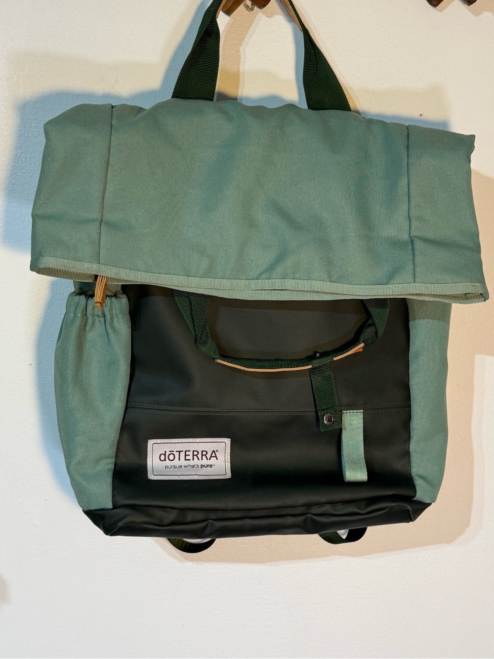 doTERRA “Pursue What’s Pure” 2020Convention Swag Backpack Bookbag Green roll top